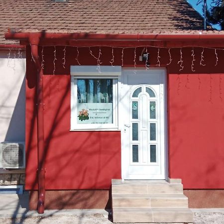 Hotel Érdi Muskátlis Vendégház Exterior foto